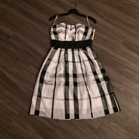 White House black market plaid dress with pockets