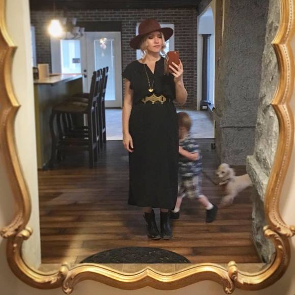 Meet your Posher, Alyssa - Picture 3 of 3