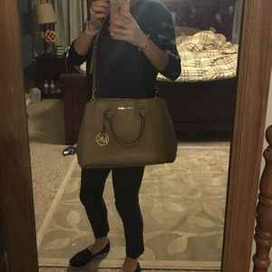 😍Large MK tote😍HUGE SALE 💥