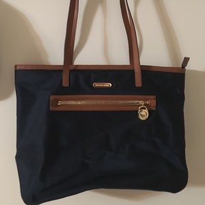 Large nylon and leather MK zip top tote SALE💥