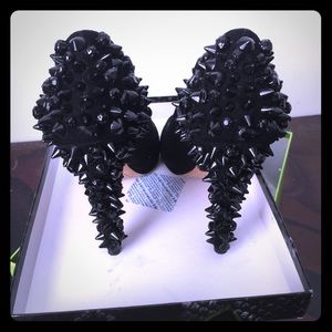 Sam Edelman's famous Lorissa Suede Pumps.