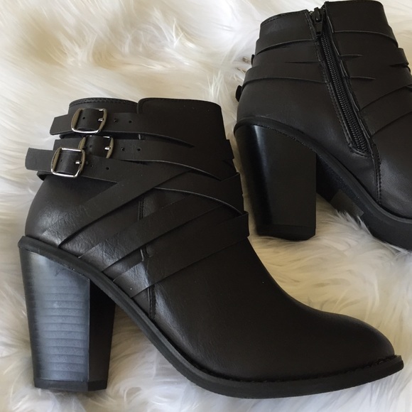 •Black Ankle Booties• - Picture 2 of 4