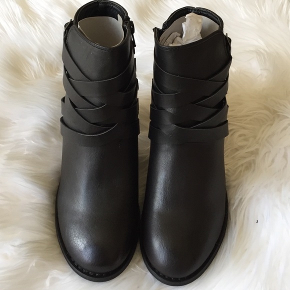 •Black Ankle Booties• - Picture 3 of 4
