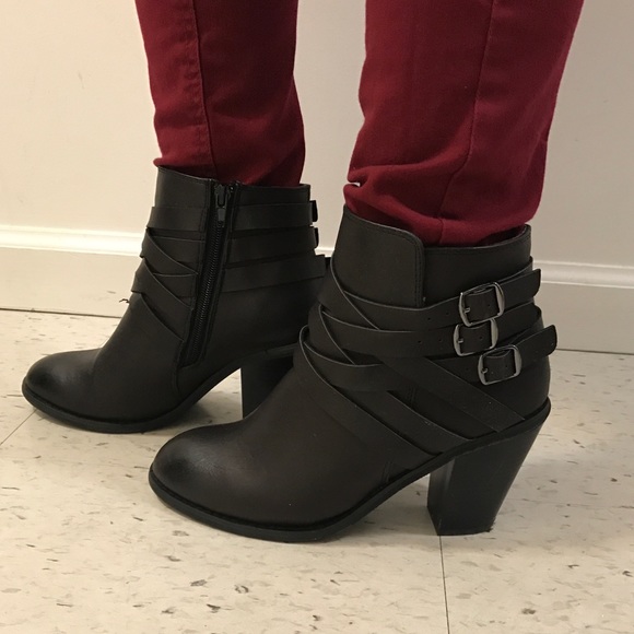 •Black Ankle Booties• - Picture 4 of 4