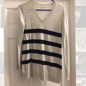 Gap maternity v neck sweater size S