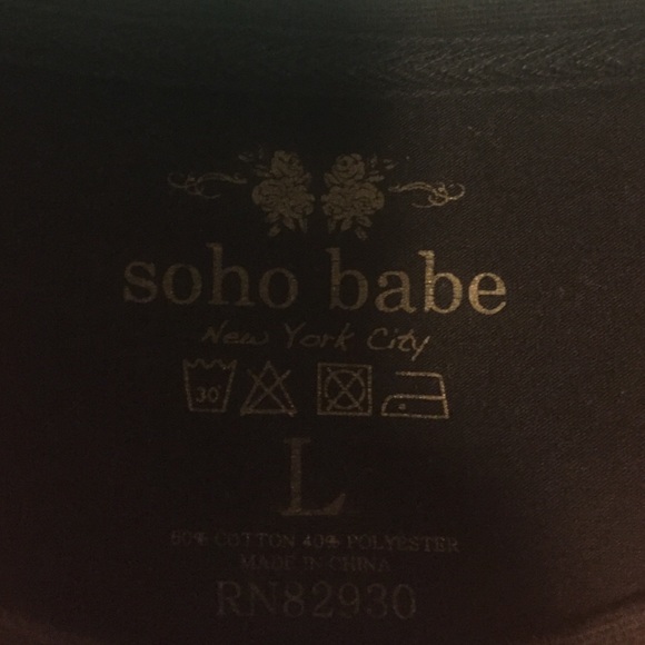 Graphic tee❤️❤️ - Picture 3 of 4