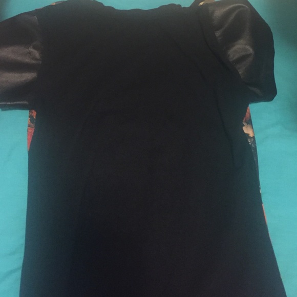 Graphic tee❤️❤️ - Picture 4 of 4