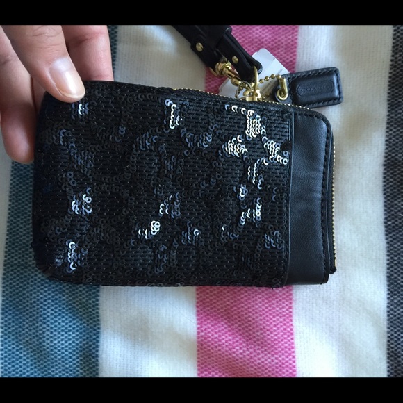 NWT Coach Wristlet black/purple