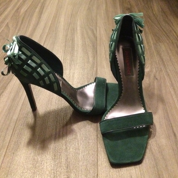 🎉 HP 🎉 Unique 5 bow ribbon heels in teal