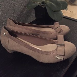 Dana Buchman heel