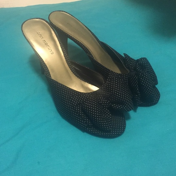 Black and white polka dotted 2 inch heels 👠