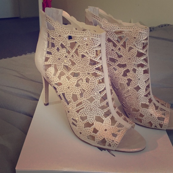 NEVER BEEN WORN Jessica Simpson Jeweled high heel