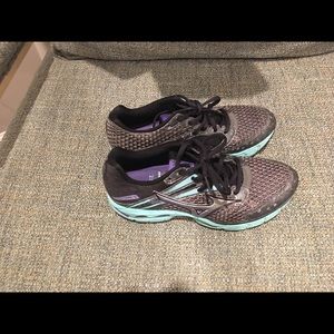 Women's Mizuno wave inspire