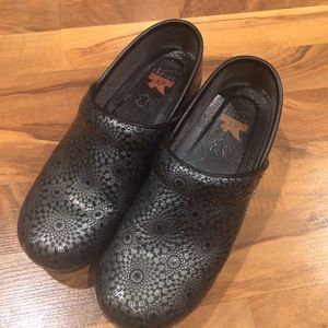 Dansko XP black medallion size 37