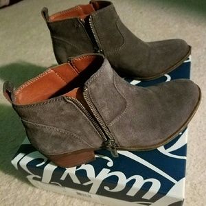 Lucky Brand suede boots beniee style