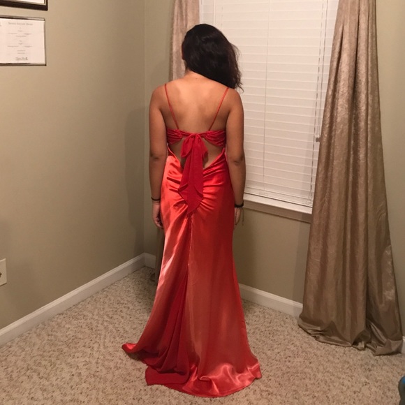 Red evening gown - Picture 2 of 4