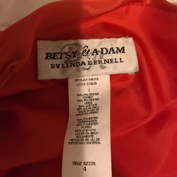 Red evening gown - Picture 4 of 4