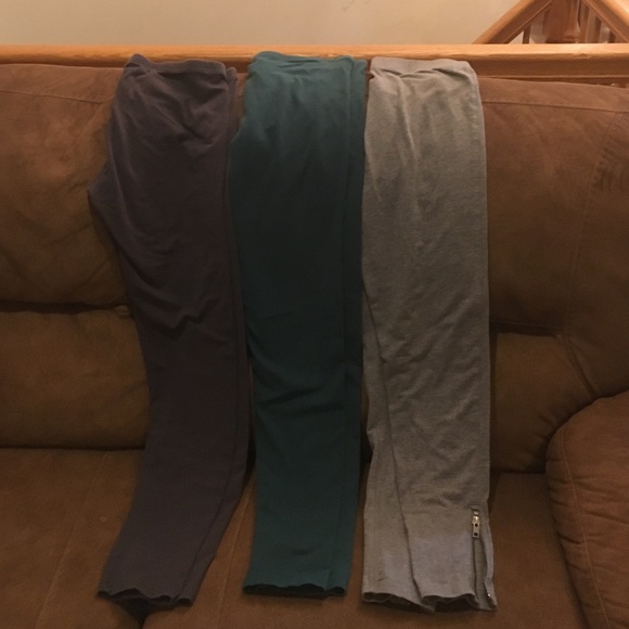 🔴3 pairs of leggings