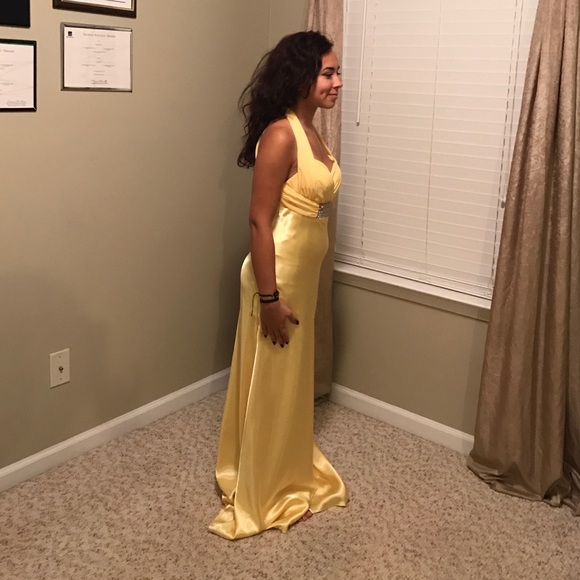 Yellow evening gown - Picture 3 of 4