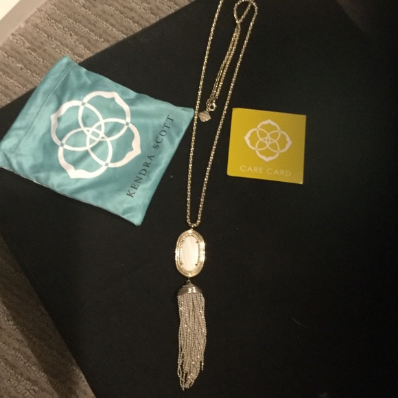 Kendra Scott necklace