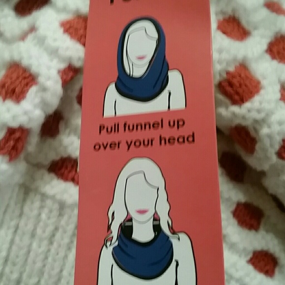 FINAL  SALE NWT FUNNEL SCARF ONLY ONE LEFT !!!! - Picture 2 of 4