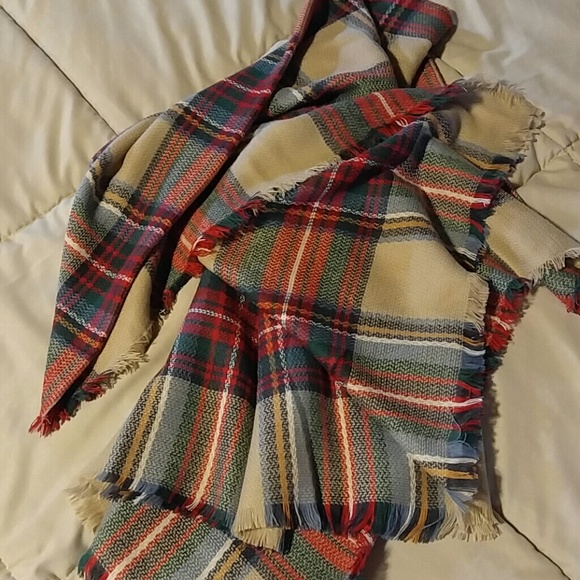 Tan tartan blanket scarf - Picture 3 of 6