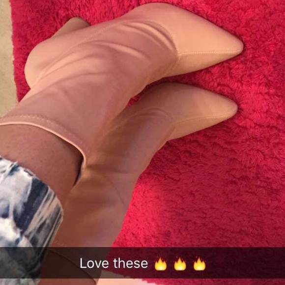 🔥1 HR SALE🔥NWT Bomb Nude Platforms - Picture 2 of 3