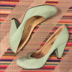 Urban Outfitters mint green pumps, size 7