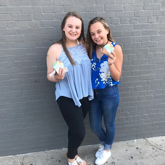 Meet your Posher, Ally - Picture 3 of 8