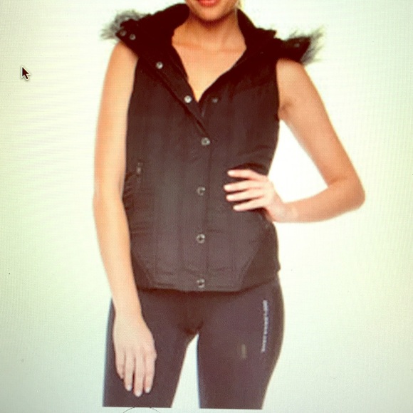 BNWT Lorna Jane Cindy Hooded Puffa Vest.