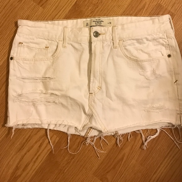 ABERCROMBIE AND FITCH WHITE MINI-SKIRT