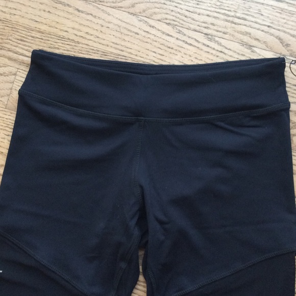 💪 Black mesh yoga capri leggings - Picture 4 of 4