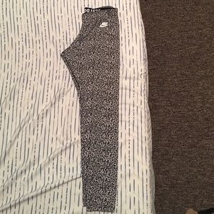 Black and white speckled Nike sportswear leggings