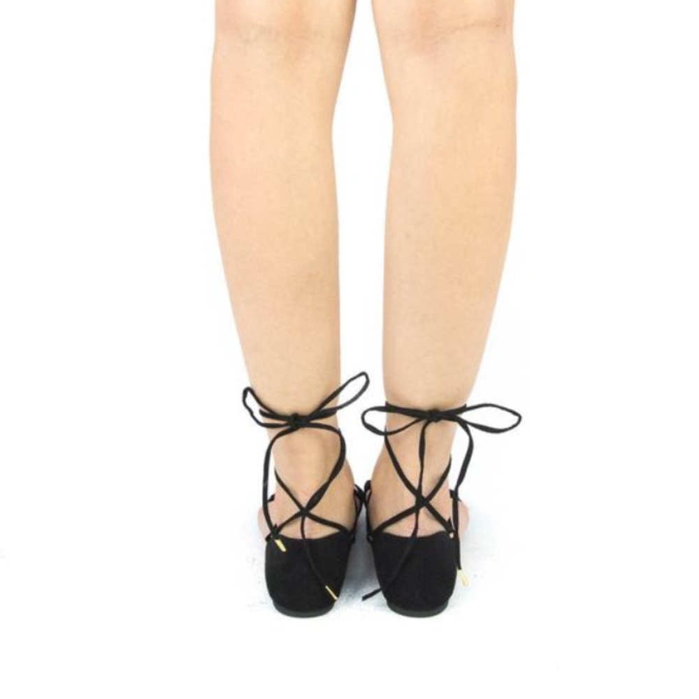 ✨1 left!!!✨ NWT. Black lace up flats - Picture 3 of 8