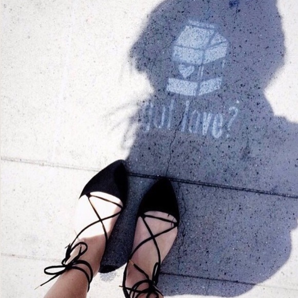 ✨1 left!!!✨ NWT. Black lace up flats - Picture 5 of 8