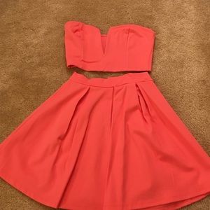 Lulus Two piece crop top skirt combo
