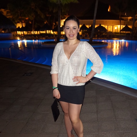 Meet your Posher, Stephanie - Picture 1 of 1