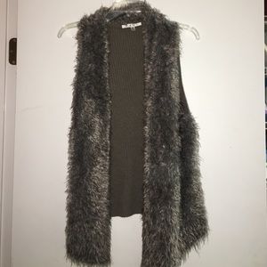 CAbi fur vest