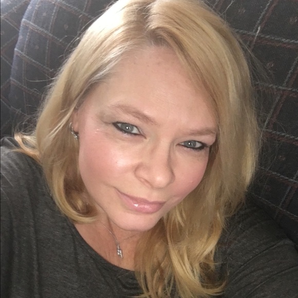 Meet your Posher, Colleen - Picture 2 of 2