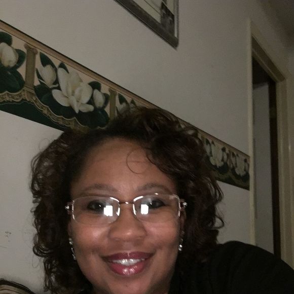 Meet your Posher, Lisa - Picture 1 of 1