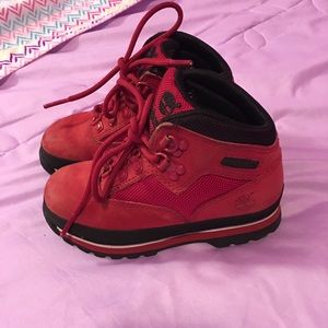 Nice red unisex Timberlands boots👢👢