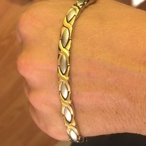 Magnetic ankle bracelet