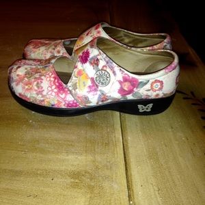 Floral  comfortable Algeria nursing shoes