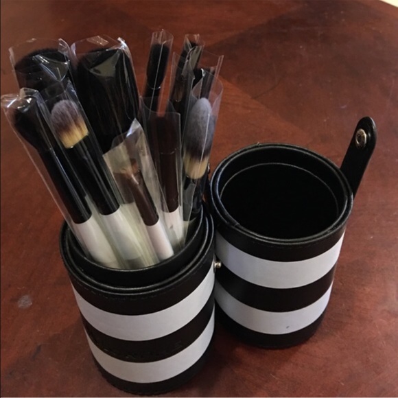 Morphe 12 piece travel brush set black & white