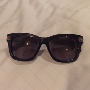 Valentino Stud Sunglasses❤️