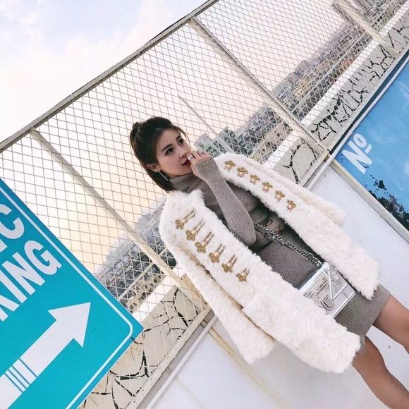 fur coat - Picture 2 of 2