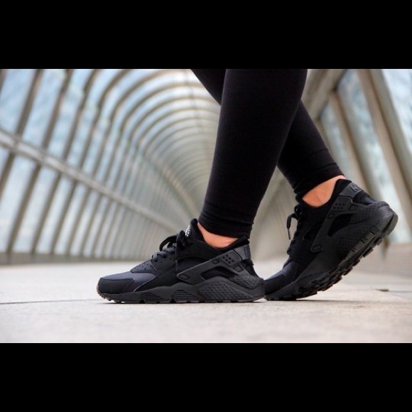 Triple Black Nike Huaraches Size 6