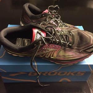 Women's Brooks running shoes 🏃🏻‍♀️🏃🏻‍♀️🏃🏻‍♀️