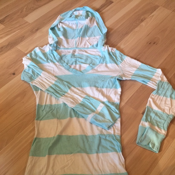 🎄Tee shirt hoodie M
