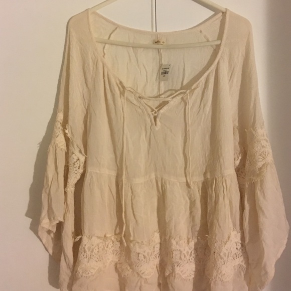 Hollister Tops - Hollister creme blouse